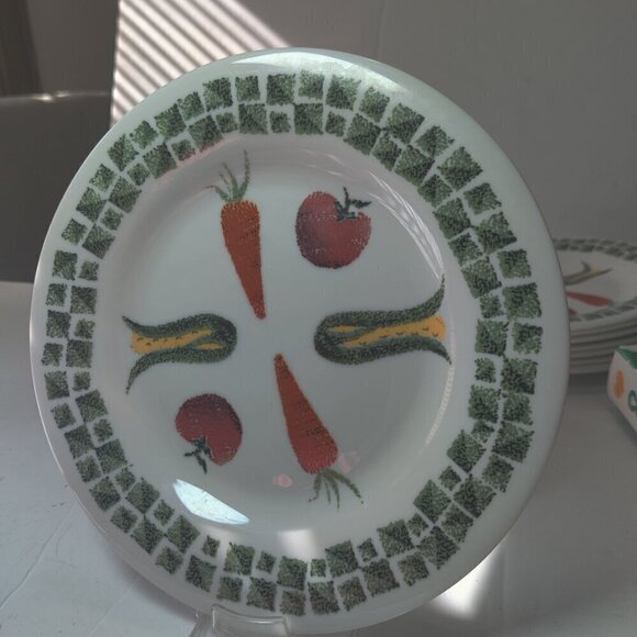 Arcopal Salad plates made in France, Vintage MCM. Unique vegetable design fun! - Picture 4 of 6